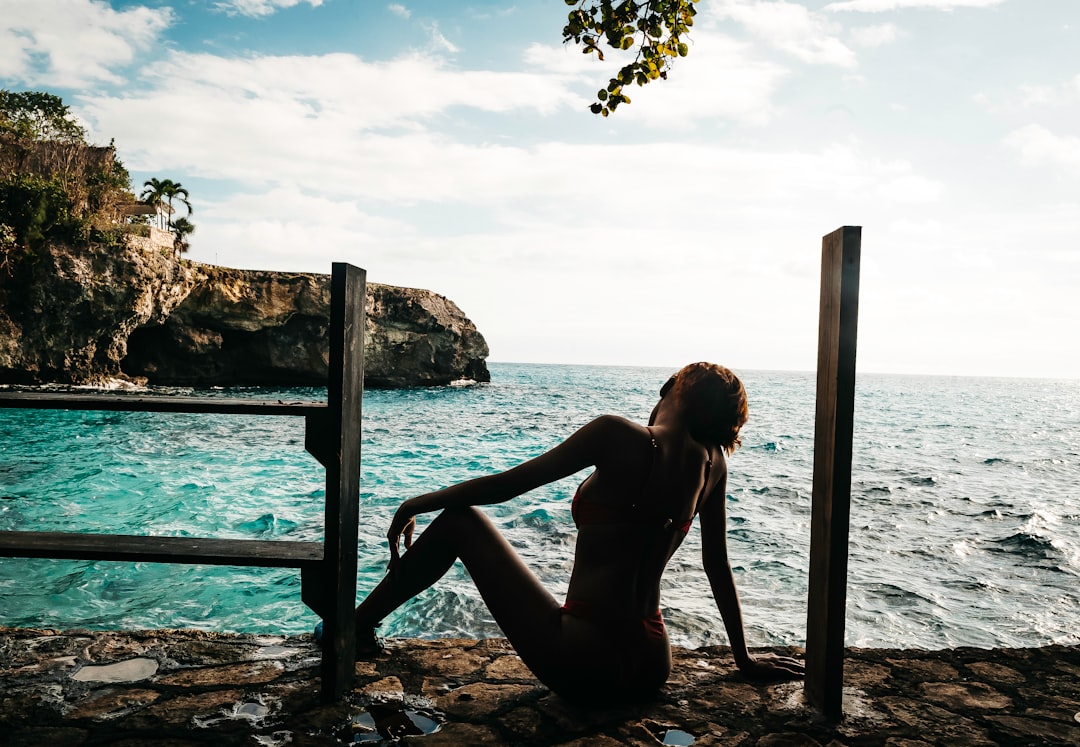 Cara Delevingne: štýl, charizma a magnetická príťažlivosť